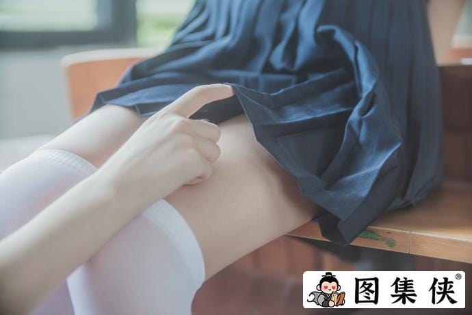 被自己买的机器人做到哭 他的手一直探下去让我得到了前所未有的满足