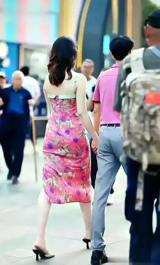 成都牵手门事件免职裙火了,连衣裙卖家呼吁理性消费!-3 成都牵手门事件免职裙火了,连衣裙卖家呼吁理性消费!