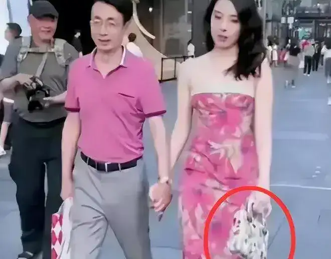 成都牵手门事件免职裙火了,连衣裙卖家呼吁理性消费!-7 成都牵手门事件免职裙火了,连衣裙卖家呼吁理性消费!