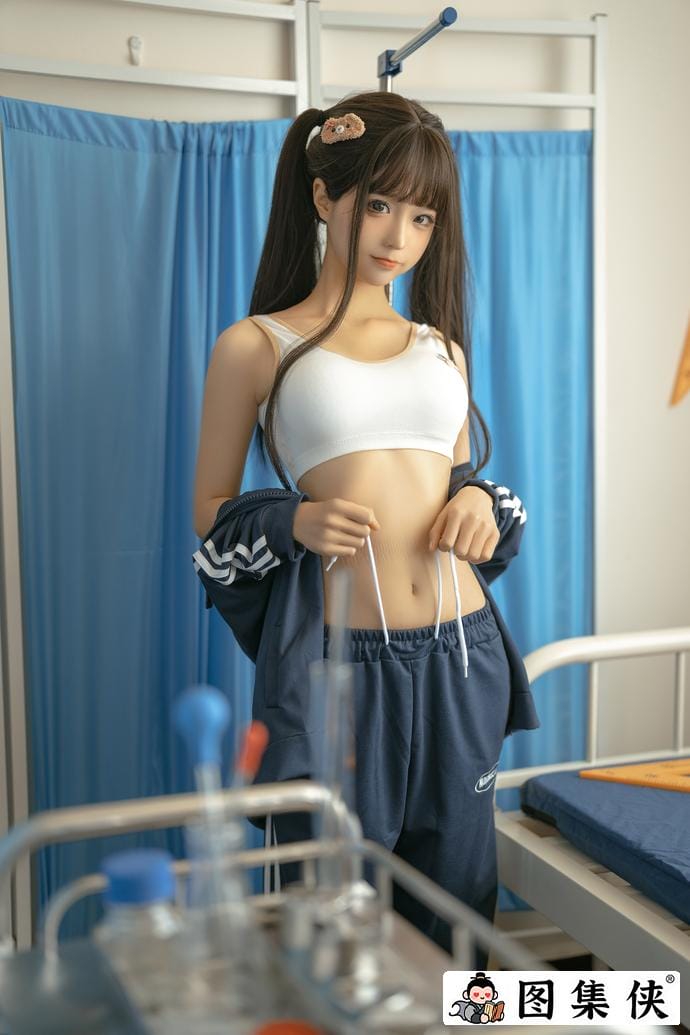 可爱少女蠢沫沫下班后还要检查身体 图集中另一个人是谁