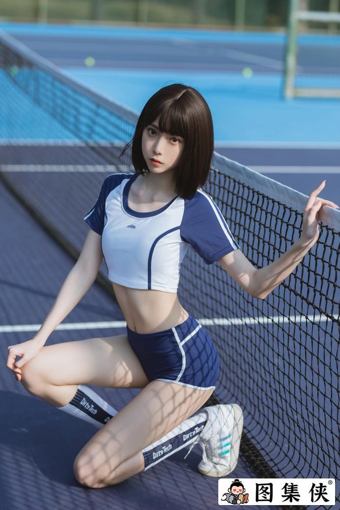 超级养眼！许岚LAN夏日运动服化身迷人动感的足球宝贝