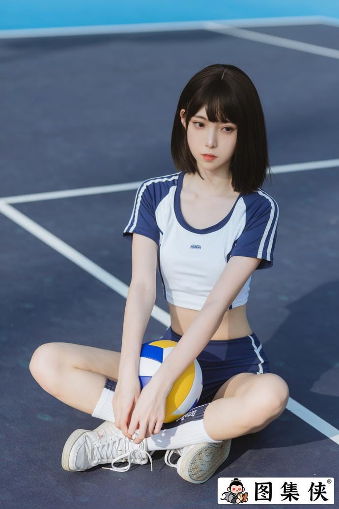 超级养眼！许岚LAN夏日运动服化身迷人动感的足球宝贝