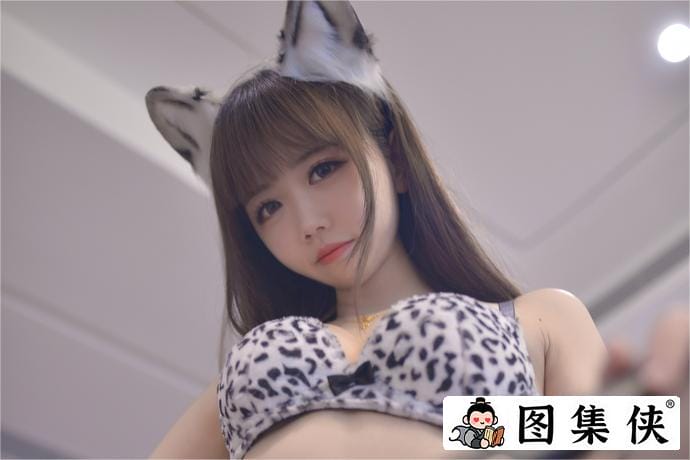 无暇白嫩！美少女雪琪sama雪豹作品的无敌魅力