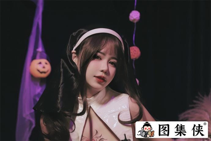 Tina很妖孽呀万圣修女造型太火辣 cos作品全揭秘！